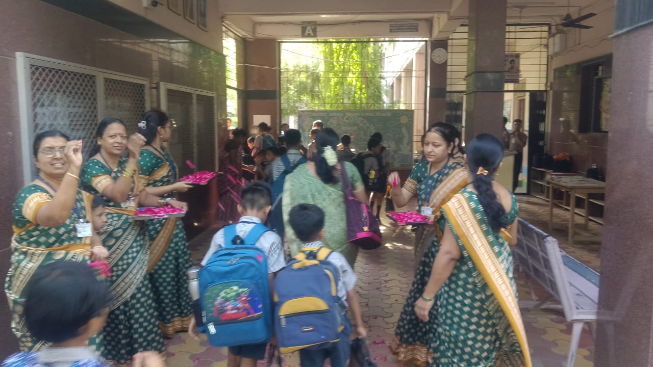 Primary students were welcomed by Green House Teachers on 15.06.2026